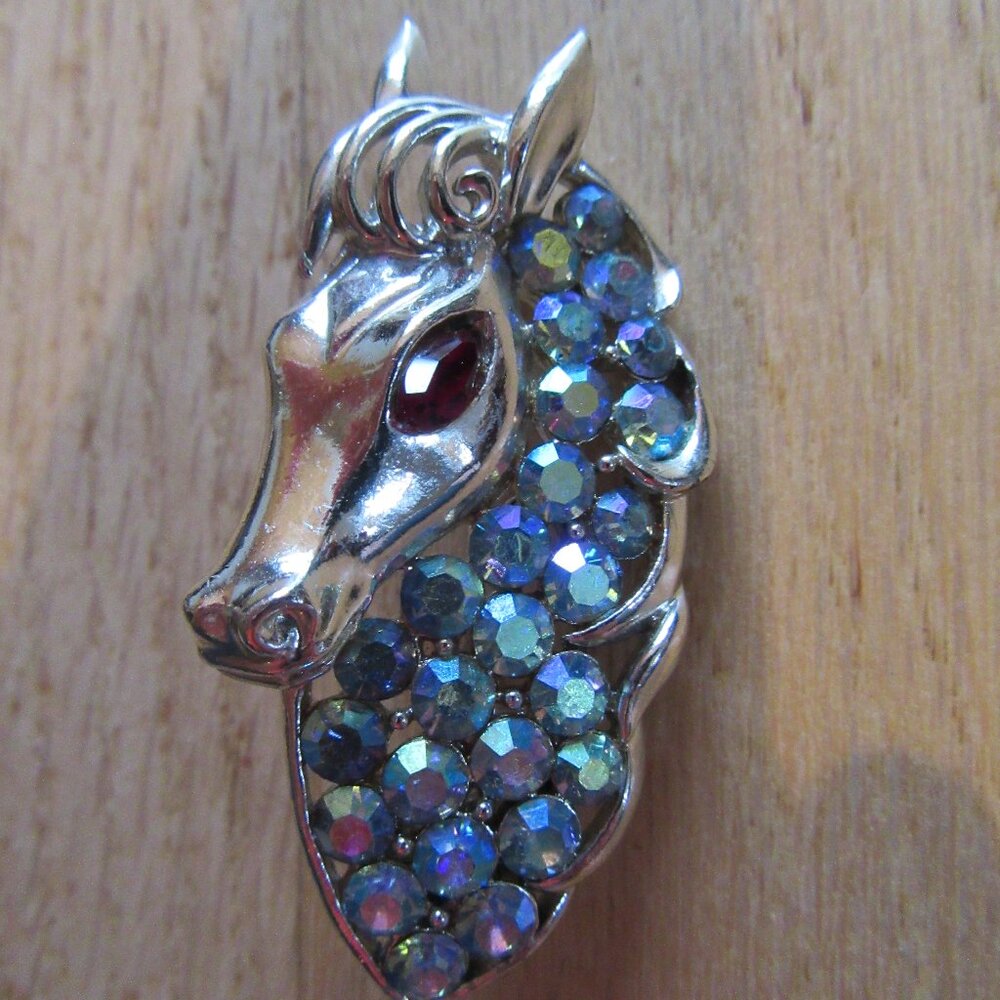 VINTAGE SIGNED CORO PEGASUS HORSE PIN/BROOCH/AURORA BOREALIS/SILVER TONE!